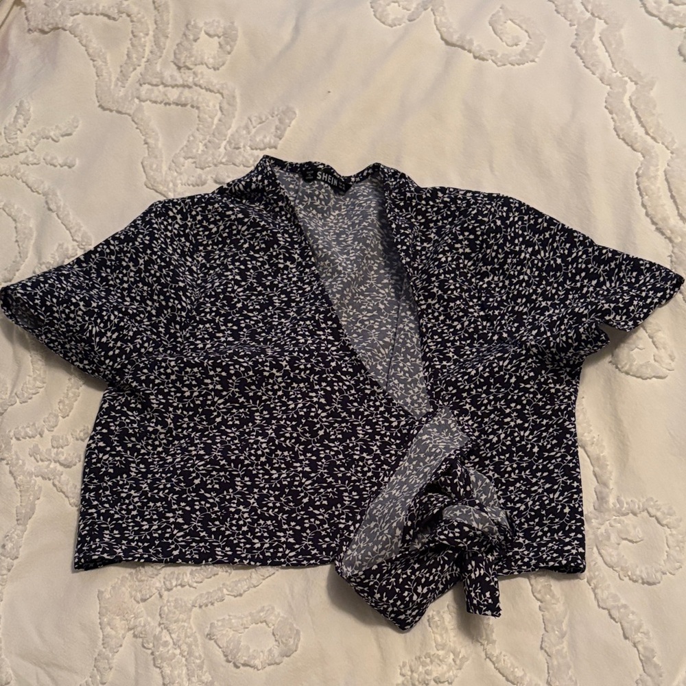 Black and White Floral Tie-Front Top